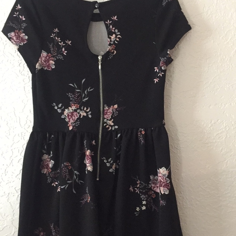 Dress - Picture 5 of 6